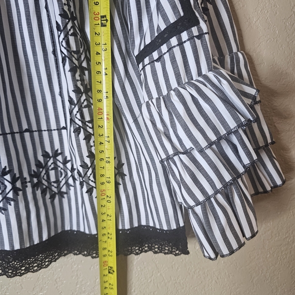 SHARON Young Top Womens Size Medium Floral Embroidery Flared Sleeve Boho - Picture 4 of 6